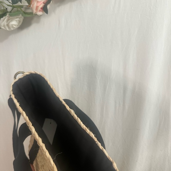 Stylish Tan and Black Woven Tote Bag - Picture 3 of 4